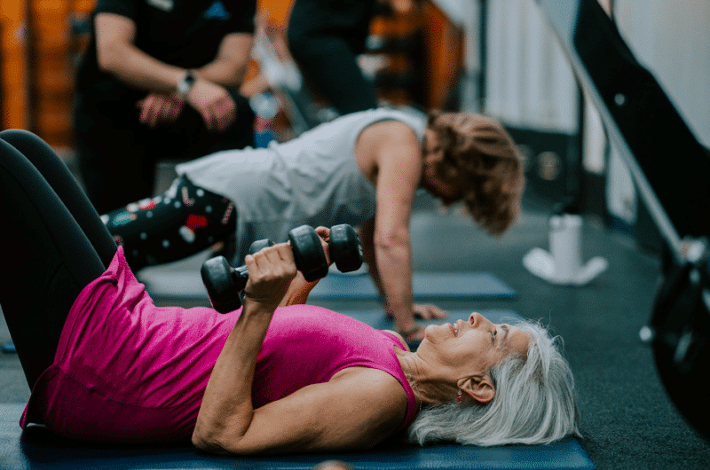 Woman exercising in a gym as part of a structured weight loss program
